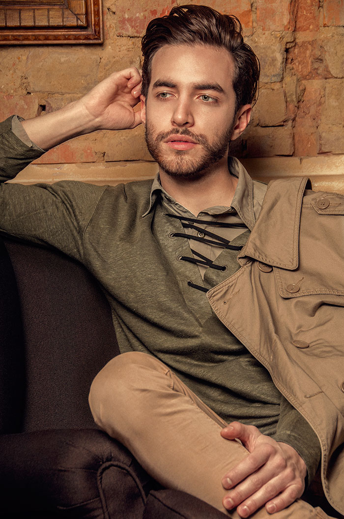 Pantalones: JUAN Camiseta: ZARA Camisa: ZARA Abrigo: BENNETON