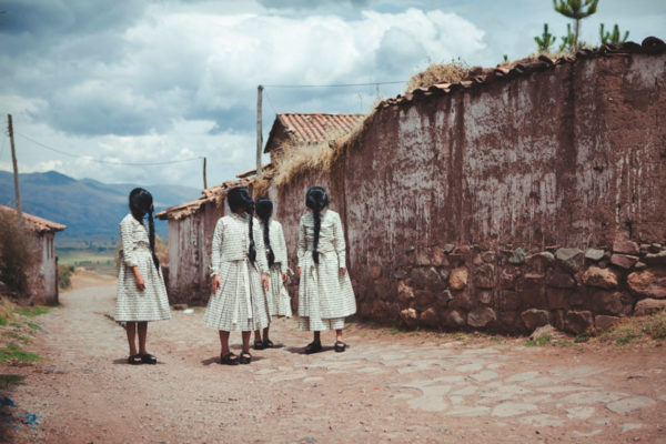 La Espera. Foto: Erasmo Wong/ Art Direction: Lucia Cuba/ Modelos: Jessica Rojas,Flor Vergara,Nátaly Zúniga,Pilar Trujillo/ Peinados:Nancy Mamani