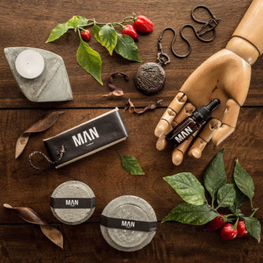 MAN: Un hombre y su esencia