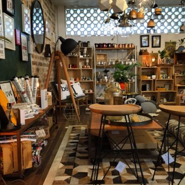 902 SHOWROOM: son Claudia Correa y Francisco Agudelo, Dupla Radicals