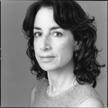 CATY VILLOTA: Judith Thurman y el ejercicio de escribir sobre Moda