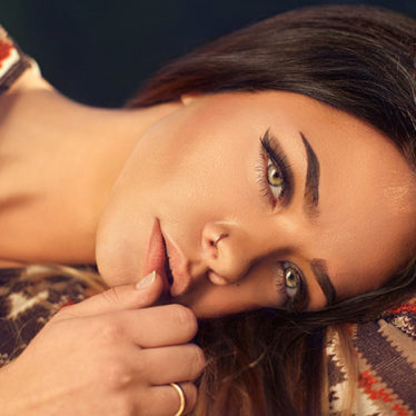 CÓMO DELINEAR LOS OJOS CON UN PLUMÓN