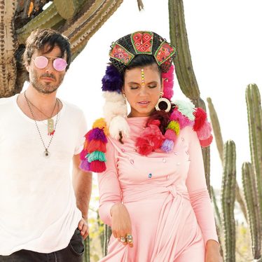 BOMBA ESTEREO Y CAMO: Amor filial