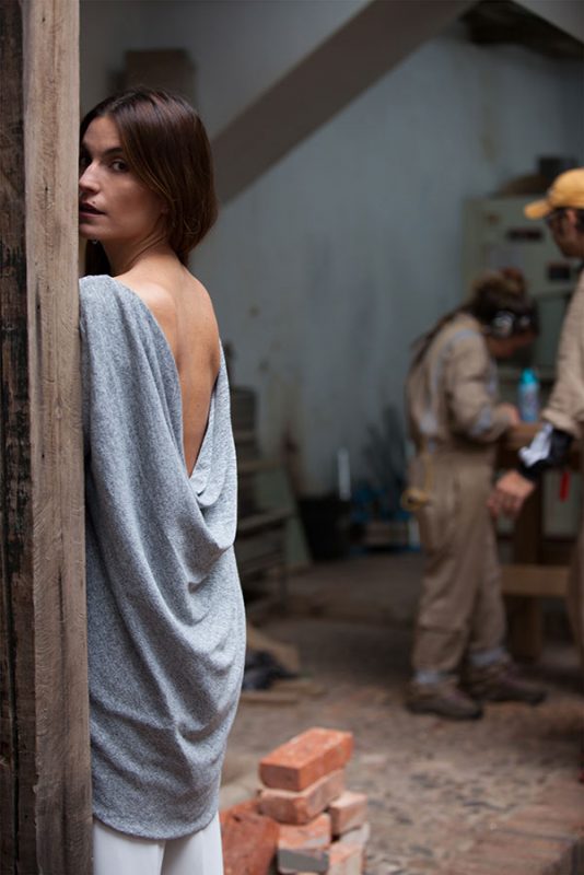 Camilo Serrano, vestuario Manuela Álvarez