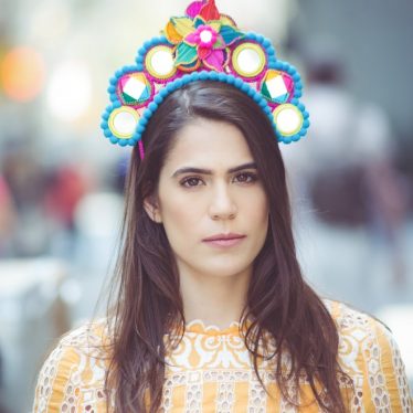 DECORA TU CABEZA: tocados, tiaras y coronas
