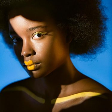 MAQUILLAJE DE COLORES: luz, color y sombra