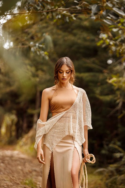 Falda @andrealandaofficial
Top @religare_store