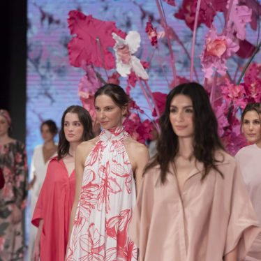 Flores y volumen de Maria Elena Villamil