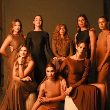 Moda regenerativa: la colaboración entre ANTHIAS, Protela y MALVA que transforma textiles olvidados en lujo contemporáneo