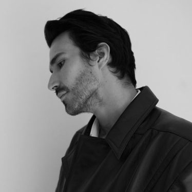 Nostalgia masculina: Andrés Espinosa lee las claves de la moda en 2025