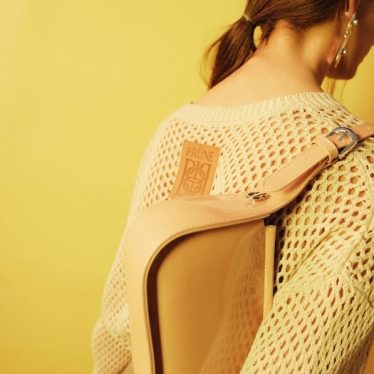 Del animal print al cuero urbano: así se llevan los bolsos y zapatos en 2025