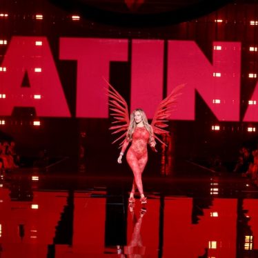 Victoria’s Secret 2025: el glamour regresa, pero el “Ángel” aún no habla en plural